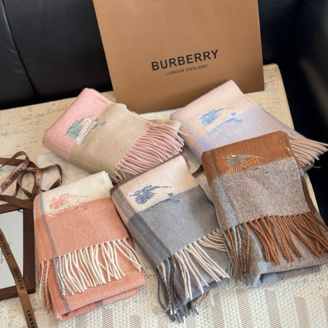 ✨✨Burberry · 巴宝莉双面围巾❗好看的要疯掉了，太有型太有魅力了❗❗非常斯文时尚的秋冬单品！真