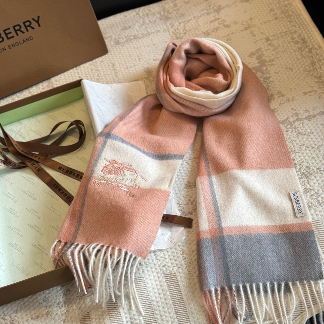 ✨✨Burberry · 巴宝莉双面围巾❗好看的要疯掉了，太有型太有魅力了❗❗非常斯文时尚的秋冬单品！真
