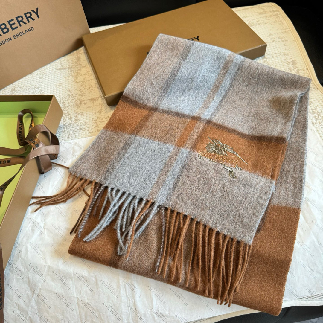 ✨✨Burberry · 巴宝莉双面围巾❗好看的要疯掉了，太有型太有魅力了❗❗非常斯文时尚的秋冬单品！真