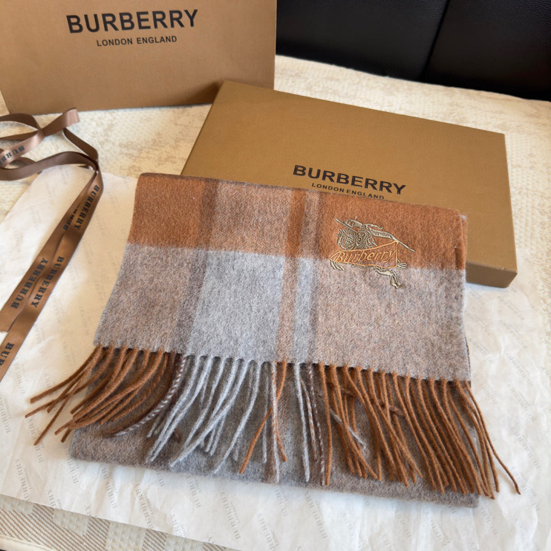 ✨✨Burberry · 巴宝莉双面围巾❗好看的要疯掉了，太有型太有魅力了❗❗非常斯文时尚的秋冬单品！真