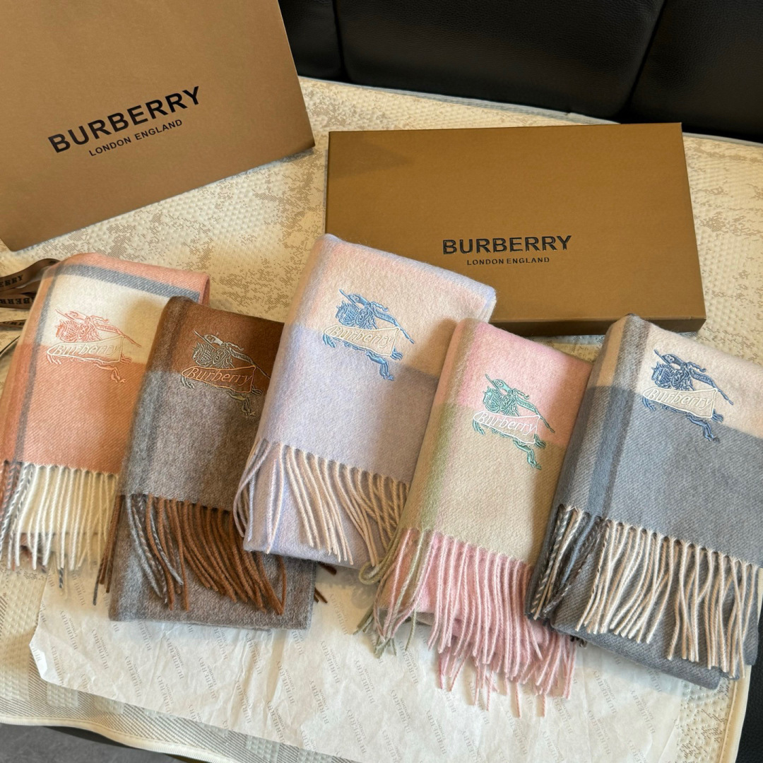 ✨✨Burberry · 巴宝莉双面围巾❗好看的要疯掉了，太有型太有魅力了❗❗非常斯文时尚的秋冬单品！真