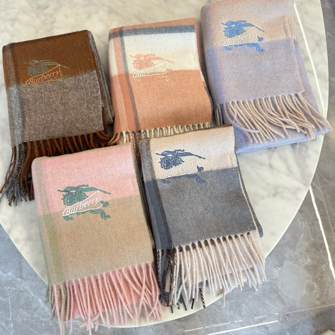 ✨✨Burberry · 巴宝莉双面围巾❗好看的要疯掉了，太有型太有魅力了❗❗非常斯文时尚的秋冬单品！真