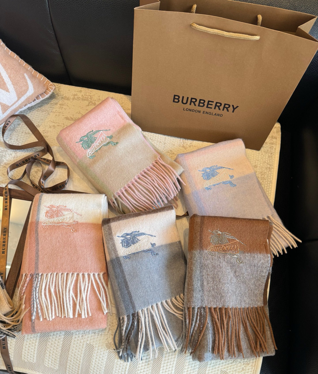 ✨✨Burberry · 巴宝莉双面围巾❗好看的要疯掉了，太有型太有魅力了❗❗非常斯文时尚的秋冬单品！真