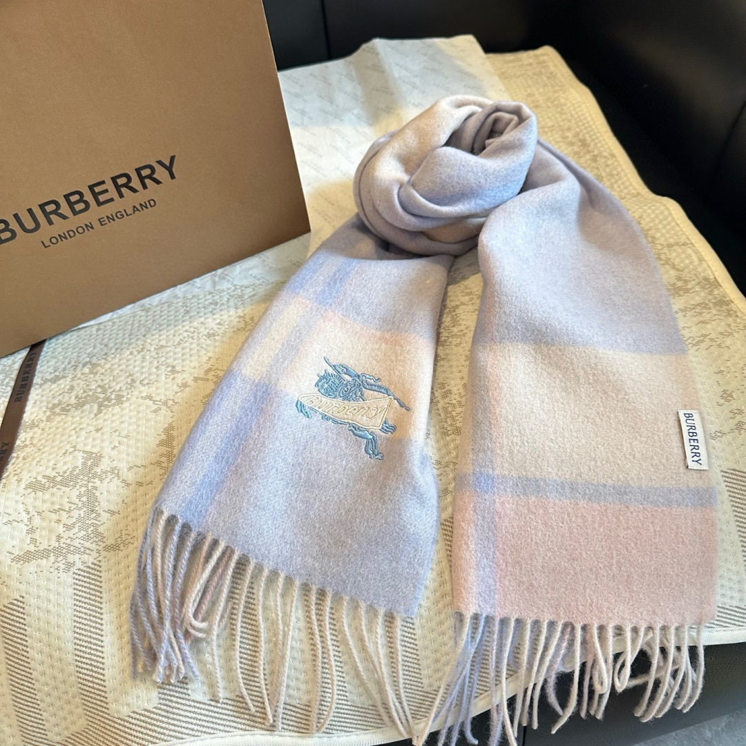✨✨Burberry · 巴宝莉双面围巾❗好看的要疯掉了，太有型太有魅力了❗❗非常斯文时尚的秋冬单品！真