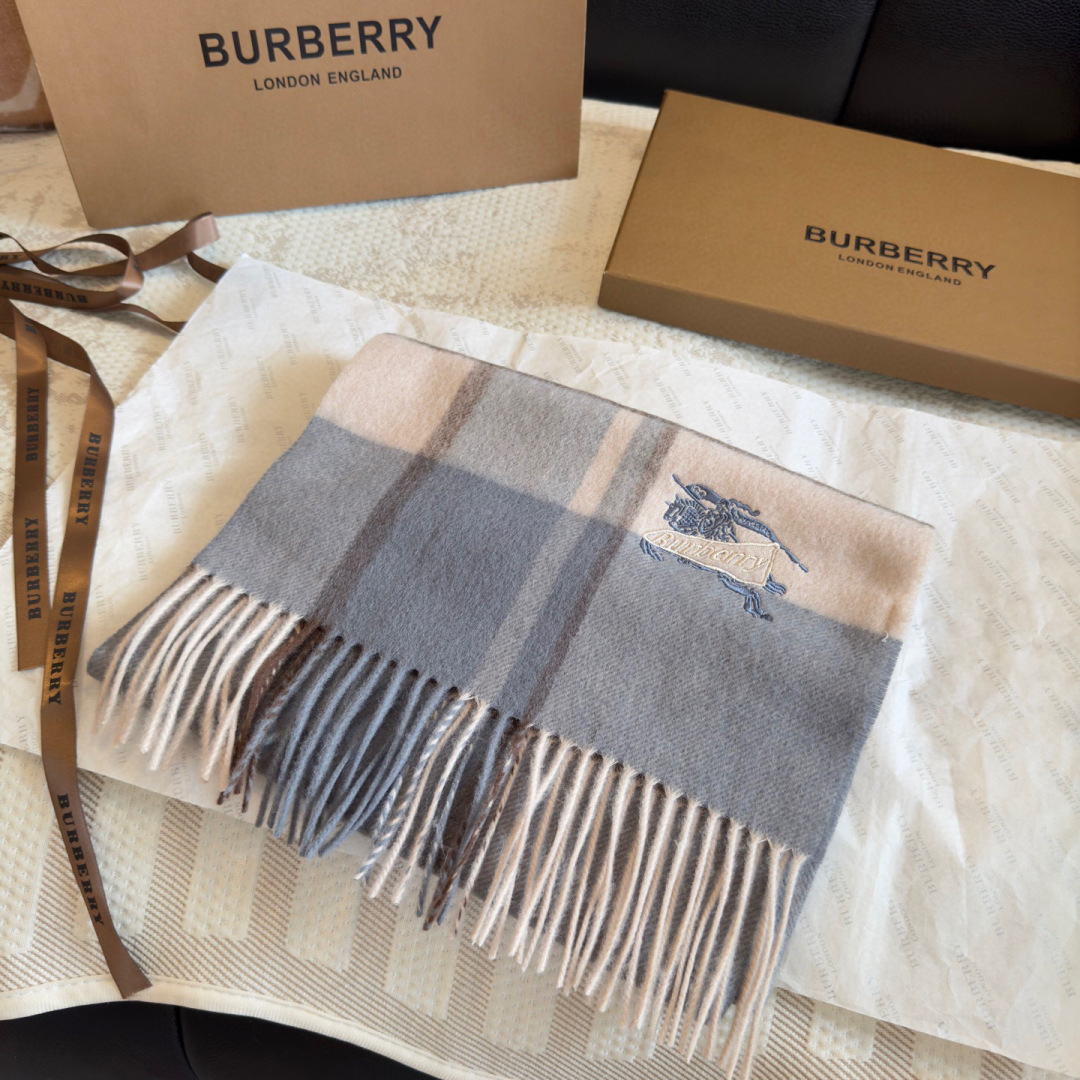 ✨✨Burberry · 巴宝莉双面围巾❗好看的要疯掉了，太有型太有魅力了❗❗非常斯文时尚的秋冬单品！真