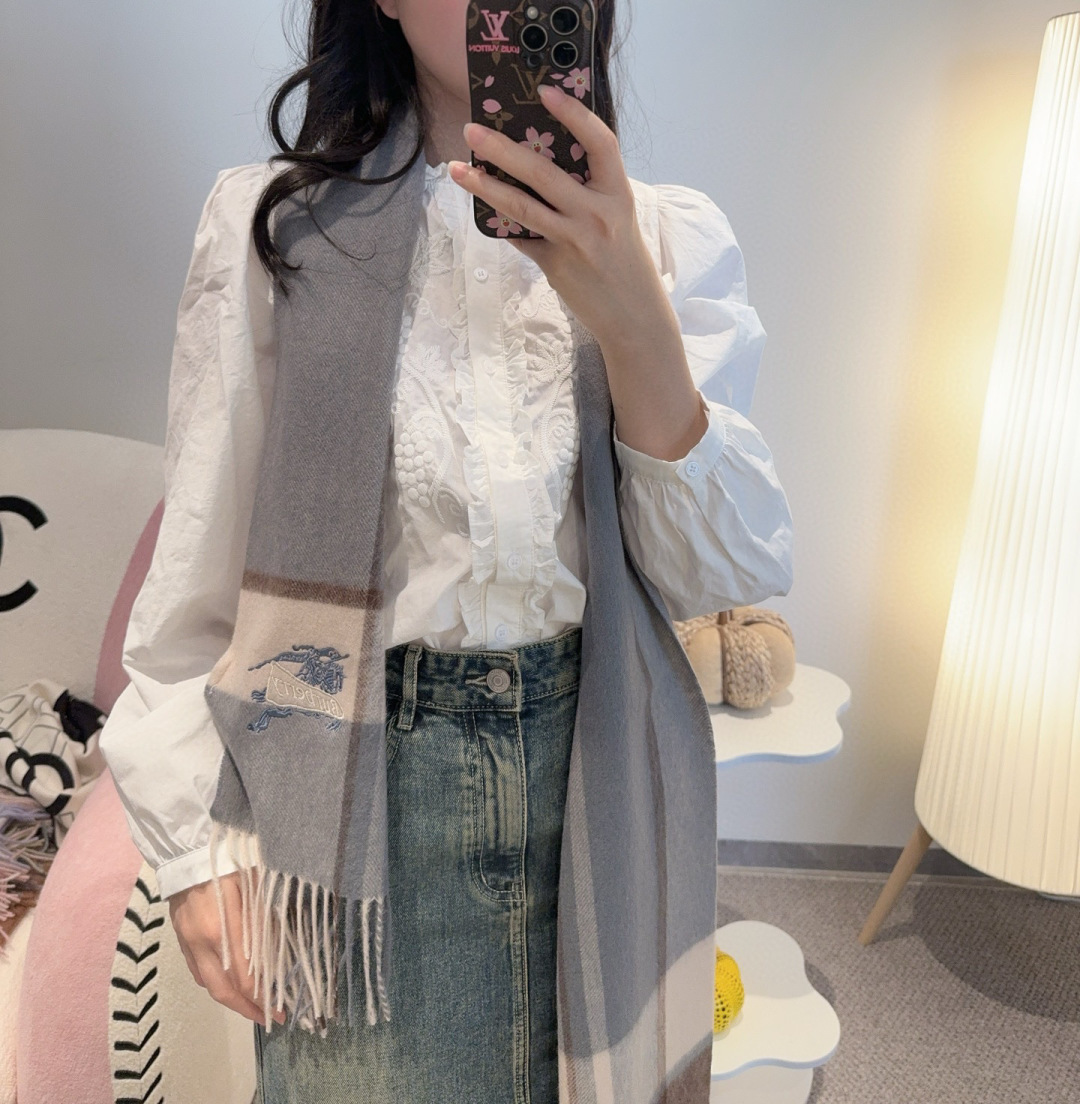 ✨✨Burberry · 巴宝莉双面围巾❗好看的要疯掉了，太有型太有魅力了❗❗非常斯文时尚的秋冬单品！真