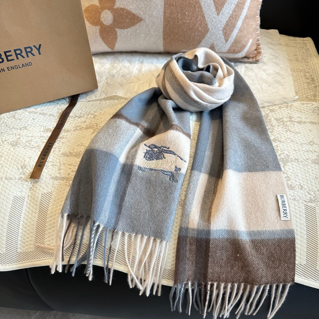 ✨✨Burberry · 巴宝莉双面围巾❗好看的要疯掉了，太有型太有魅力了❗❗非常斯文时尚的秋冬单品！真