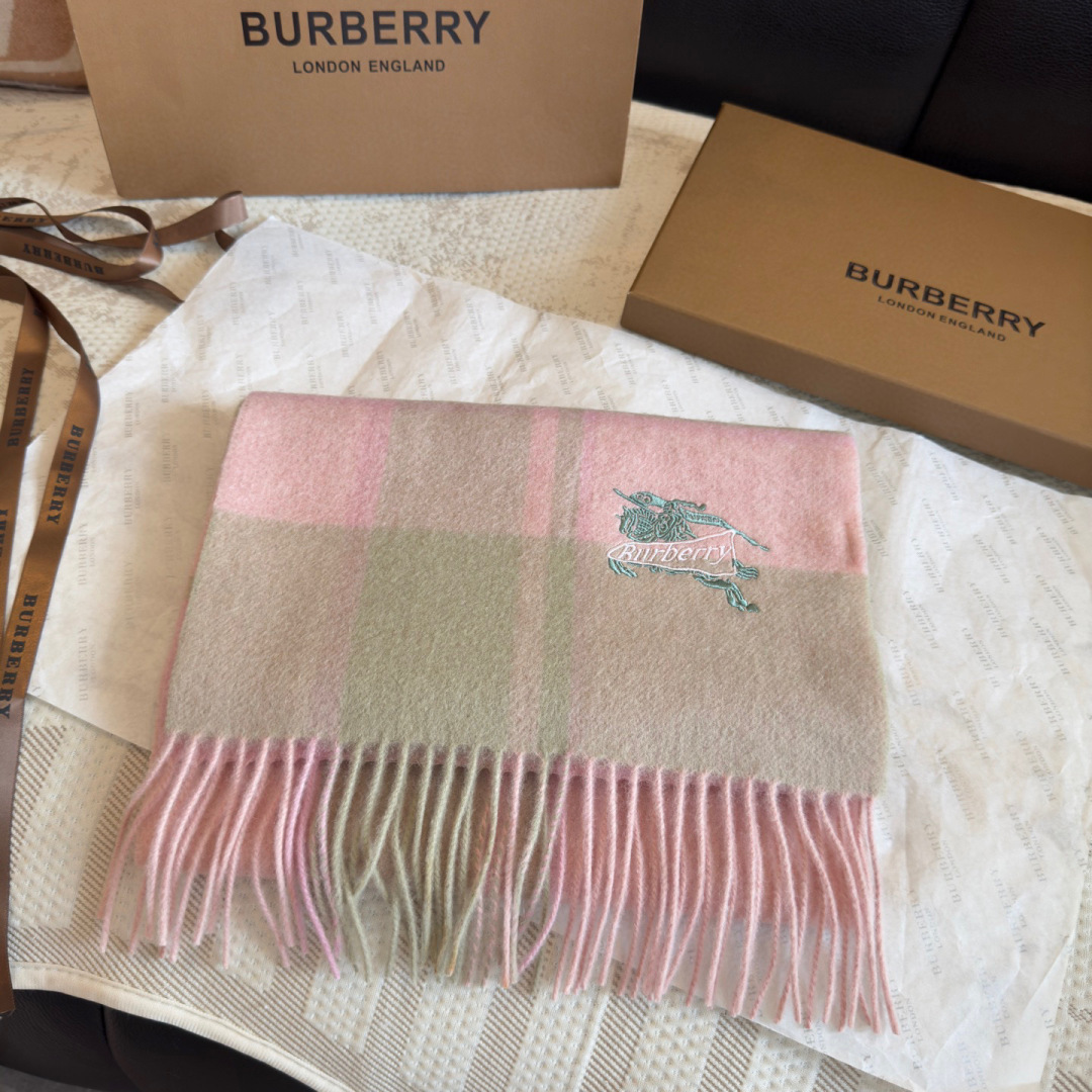 ✨✨Burberry · 巴宝莉双面围巾❗好看的要疯掉了，太有型太有魅力了❗❗非常斯文时尚的秋冬单品！真