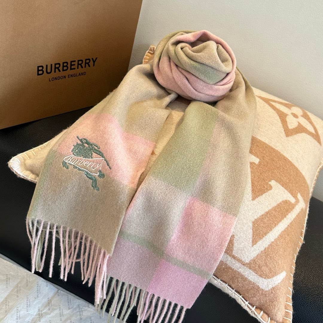 ✨✨Burberry · 巴宝莉双面围巾❗好看的要疯掉了，太有型太有魅力了❗❗非常斯文时尚的秋冬单品！真