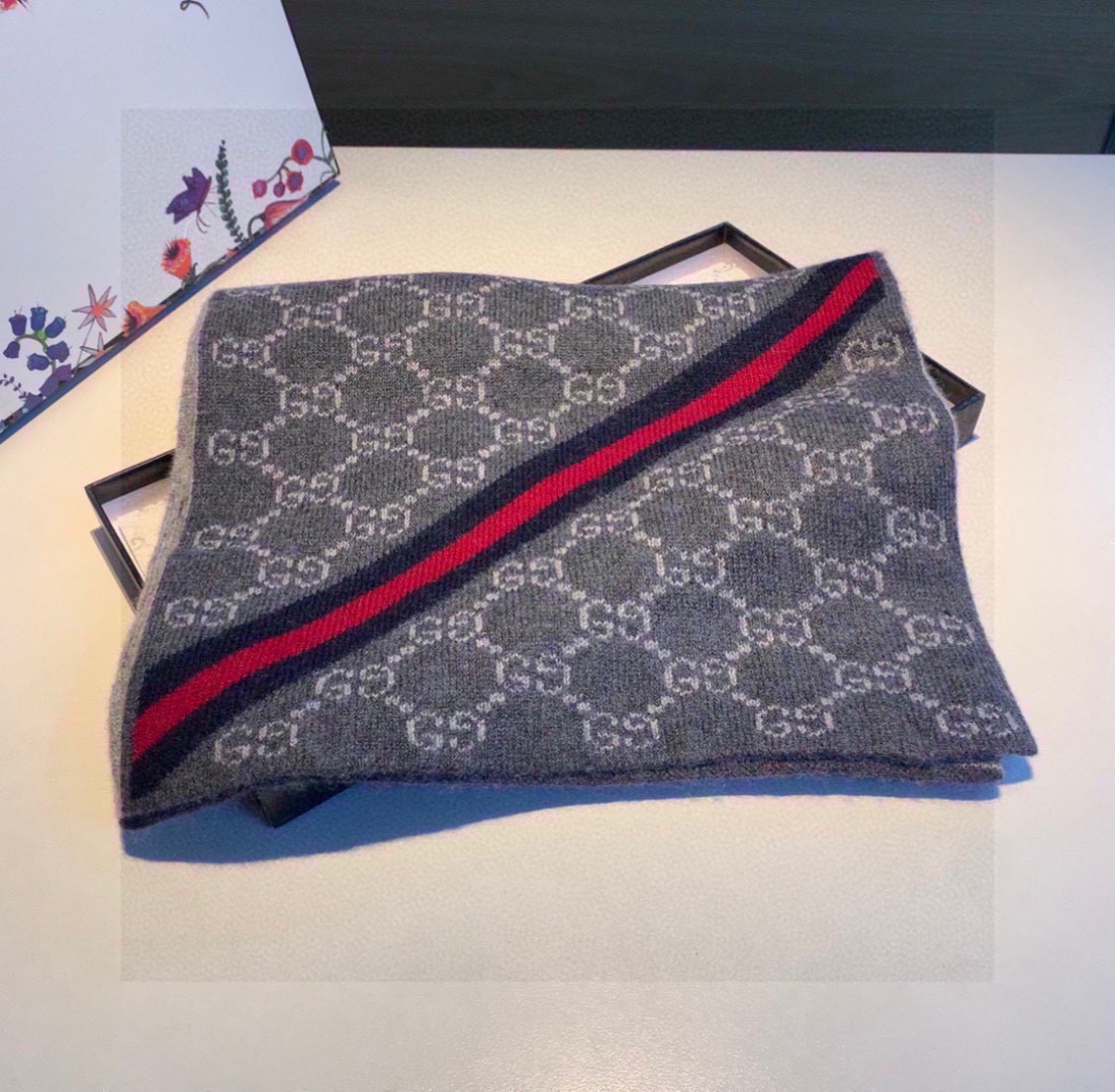 Gucci · 古奇经典羊绒围巾❗来个硬货.麻溜的安排上.纯正出口❗原订单已经交货一批，其中一批刚过海关