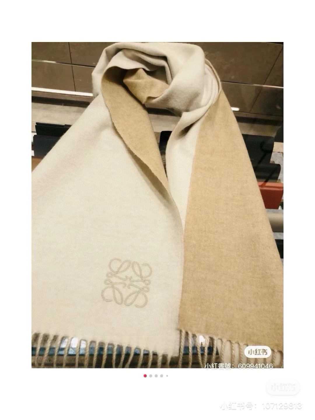 🆕 【▪Loewe · 罗意威难得一见的温柔配色，低调又不失优雅❗】重点推荐❗双面配色，一条围巾两种风格