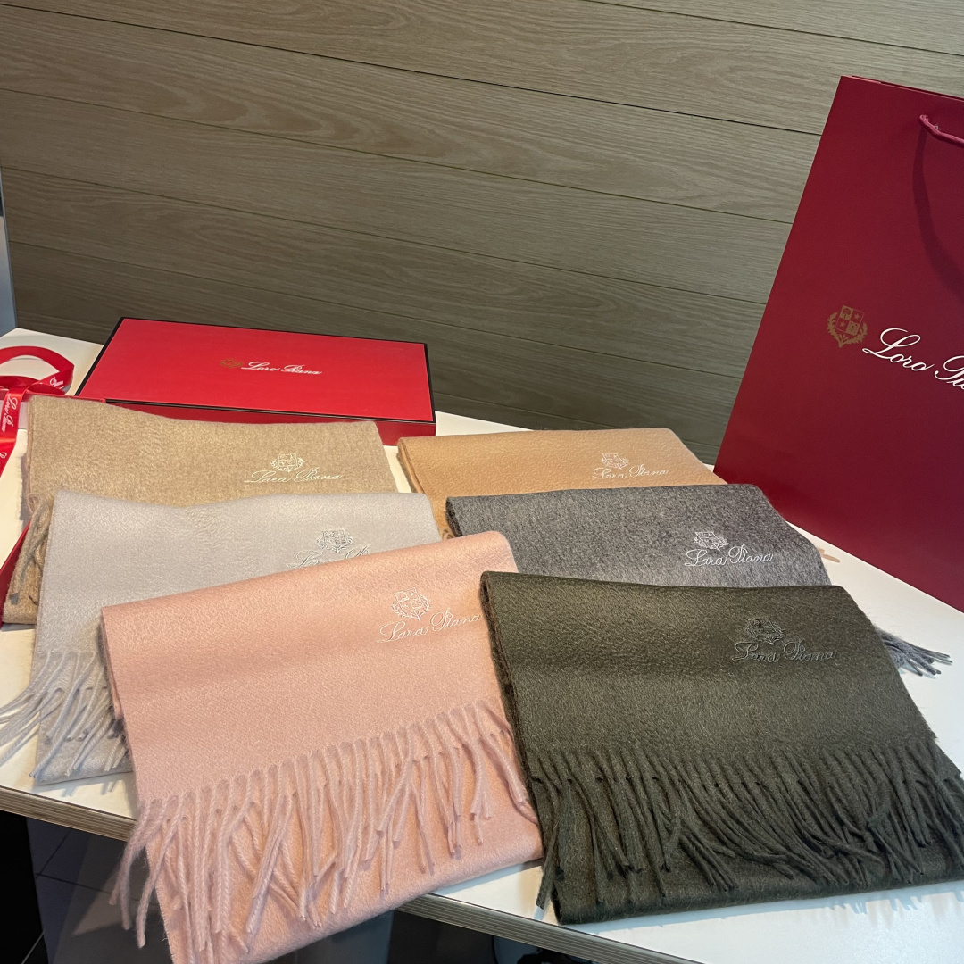Loro Piana · 诺悠翩雅秋冬新品❗️【极品山羊绒小围巾】送人自留都太高大上了😍重磅上新，爆款爆