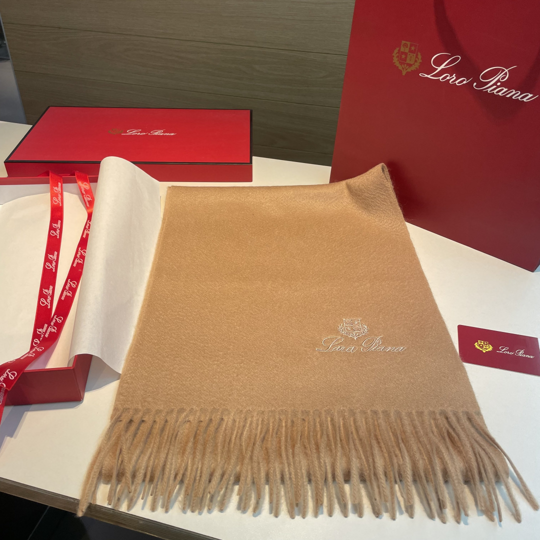 Loro Piana · 诺悠翩雅秋冬新品❗️【极品山羊绒小围巾】送人自留都太高大上了😍重磅上新，爆款爆