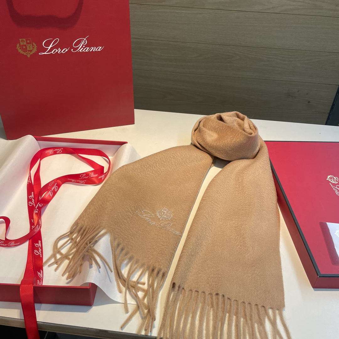 Loro Piana · 诺悠翩雅秋冬新品❗️【极品山羊绒小围巾】送人自留都太高大上了😍重磅上新，爆款爆
