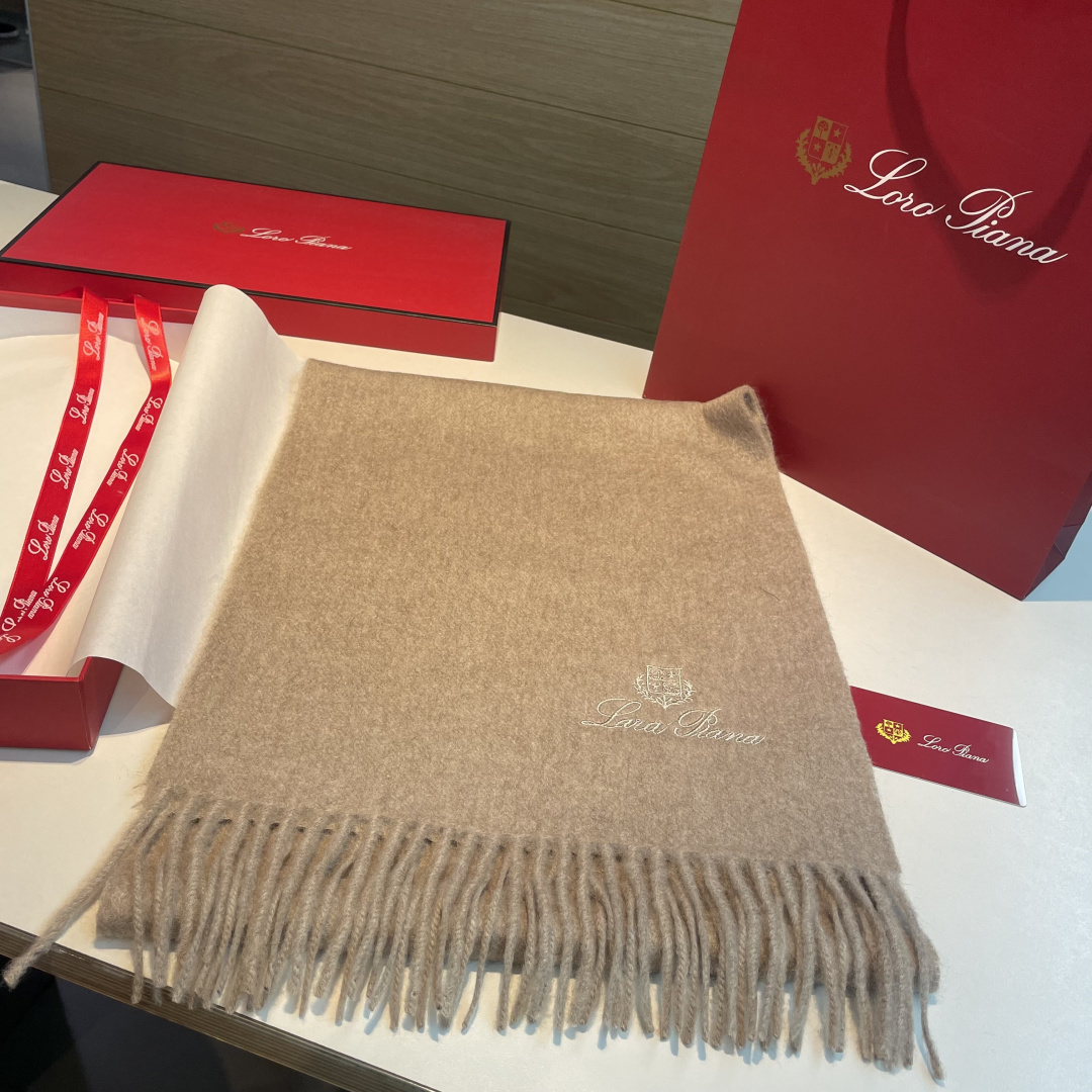 Loro Piana · 诺悠翩雅秋冬新品❗️【极品山羊绒小围巾】送人自留都太高大上了😍重磅上新，爆款爆