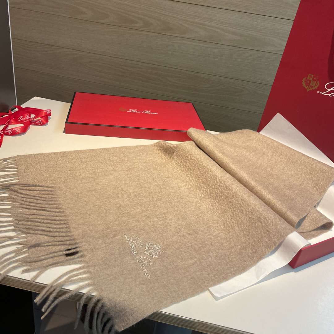 Loro Piana · 诺悠翩雅秋冬新品❗️【极品山羊绒小围巾】送人自留都太高大上了😍重磅上新，爆款爆