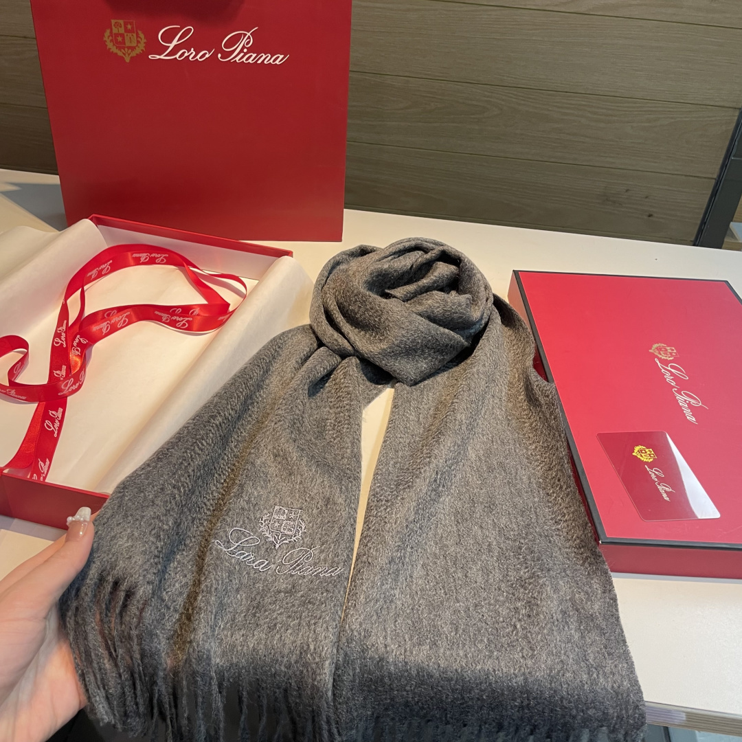 Loro Piana · 诺悠翩雅秋冬新品❗️【极品山羊绒小围巾】送人自留都太高大上了😍重磅上新，爆款爆