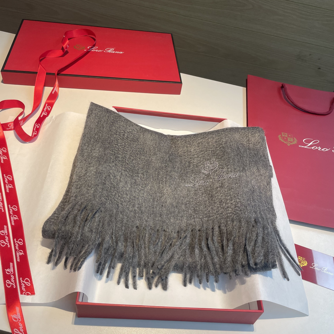 Loro Piana · 诺悠翩雅秋冬新品❗️【极品山羊绒小围巾】送人自留都太高大上了😍重磅上新，爆款爆