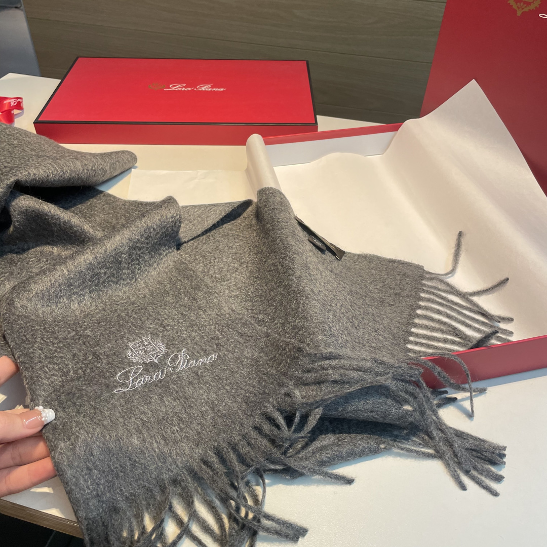 Loro Piana · 诺悠翩雅秋冬新品❗️【极品山羊绒小围巾】送人自留都太高大上了😍重磅上新，爆款爆