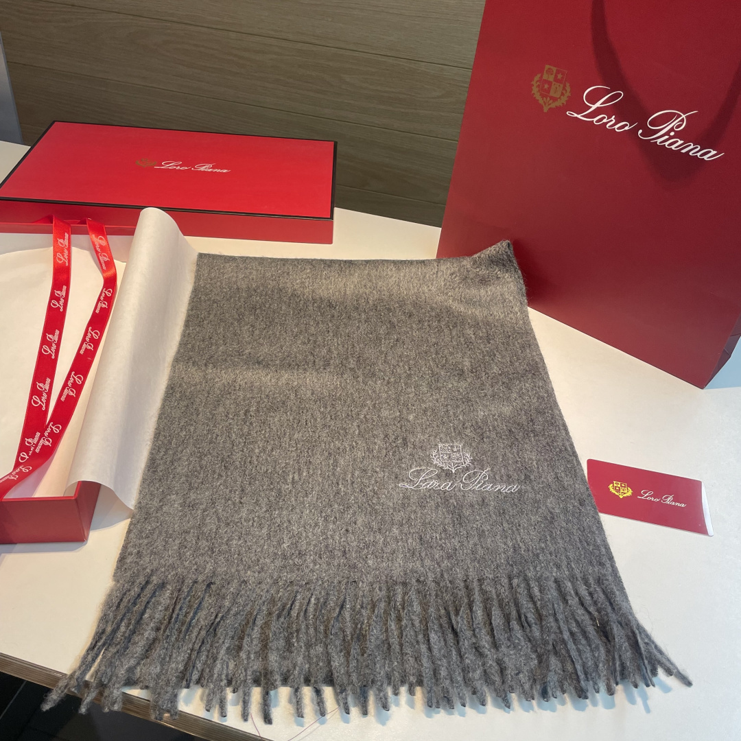 Loro Piana · 诺悠翩雅秋冬新品❗️【极品山羊绒小围巾】送人自留都太高大上了😍重磅上新，爆款爆