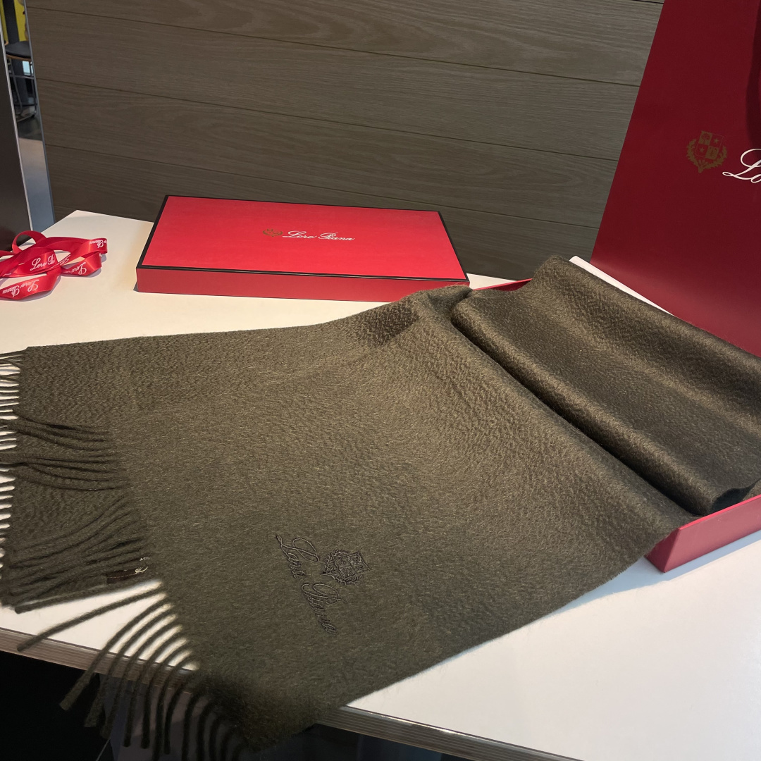Loro Piana · 诺悠翩雅秋冬新品❗️【极品山羊绒小围巾】送人自留都太高大上了😍重磅上新，爆款爆