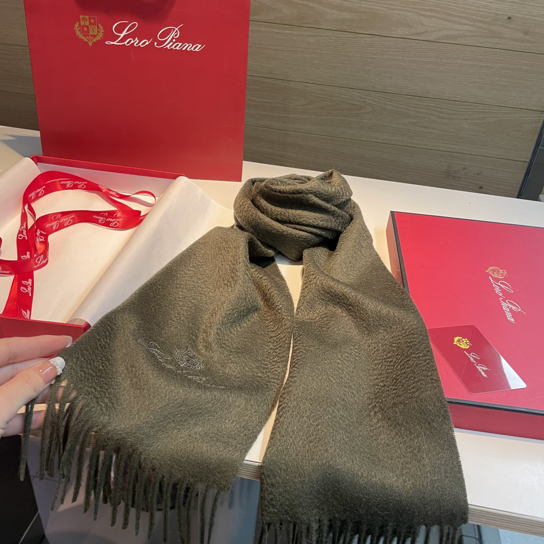 Loro Piana · 诺悠翩雅秋冬新品❗️【极品山羊绒小围巾】送人自留都太高大上了😍重磅上新，爆款爆