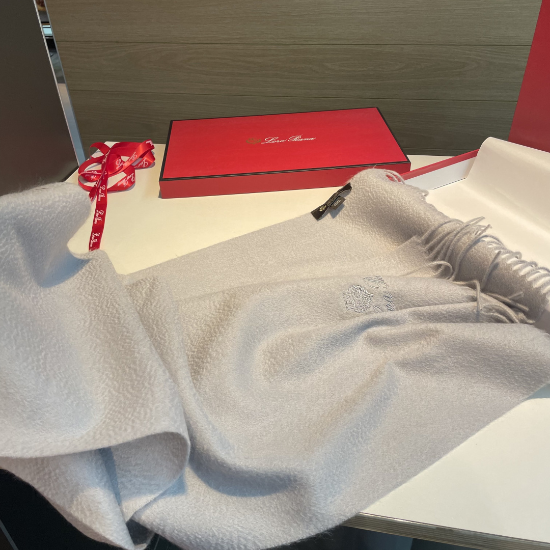 Loro Piana · 诺悠翩雅秋冬新品❗️【极品山羊绒小围巾】送人自留都太高大上了😍重磅上新，爆款爆