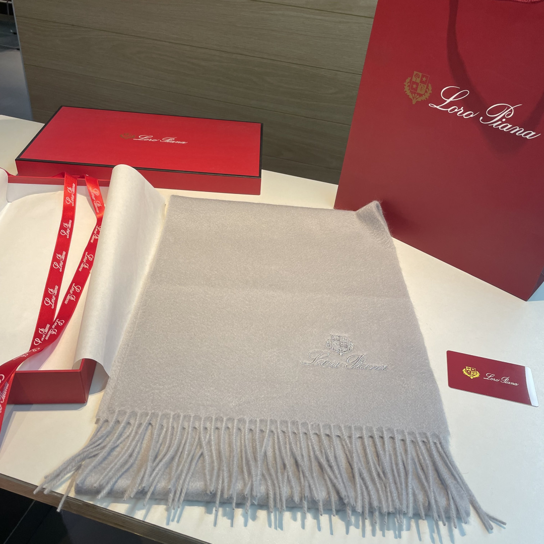 Loro Piana · 诺悠翩雅秋冬新品❗️【极品山羊绒小围巾】送人自留都太高大上了😍重磅上新，爆款爆