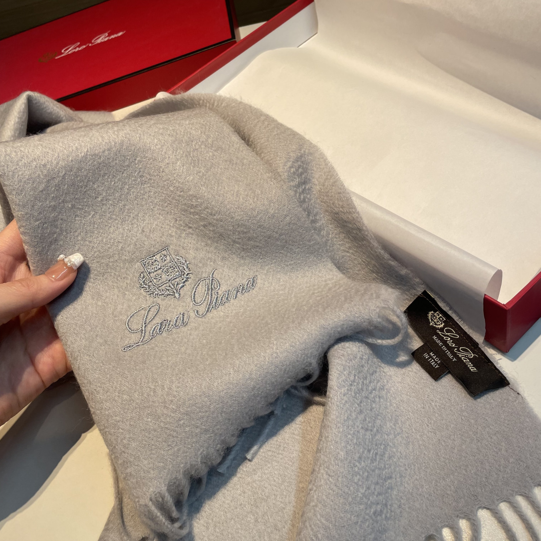 Loro Piana · 诺悠翩雅秋冬新品❗️【极品山羊绒小围巾】送人自留都太高大上了😍重磅上新，爆款爆