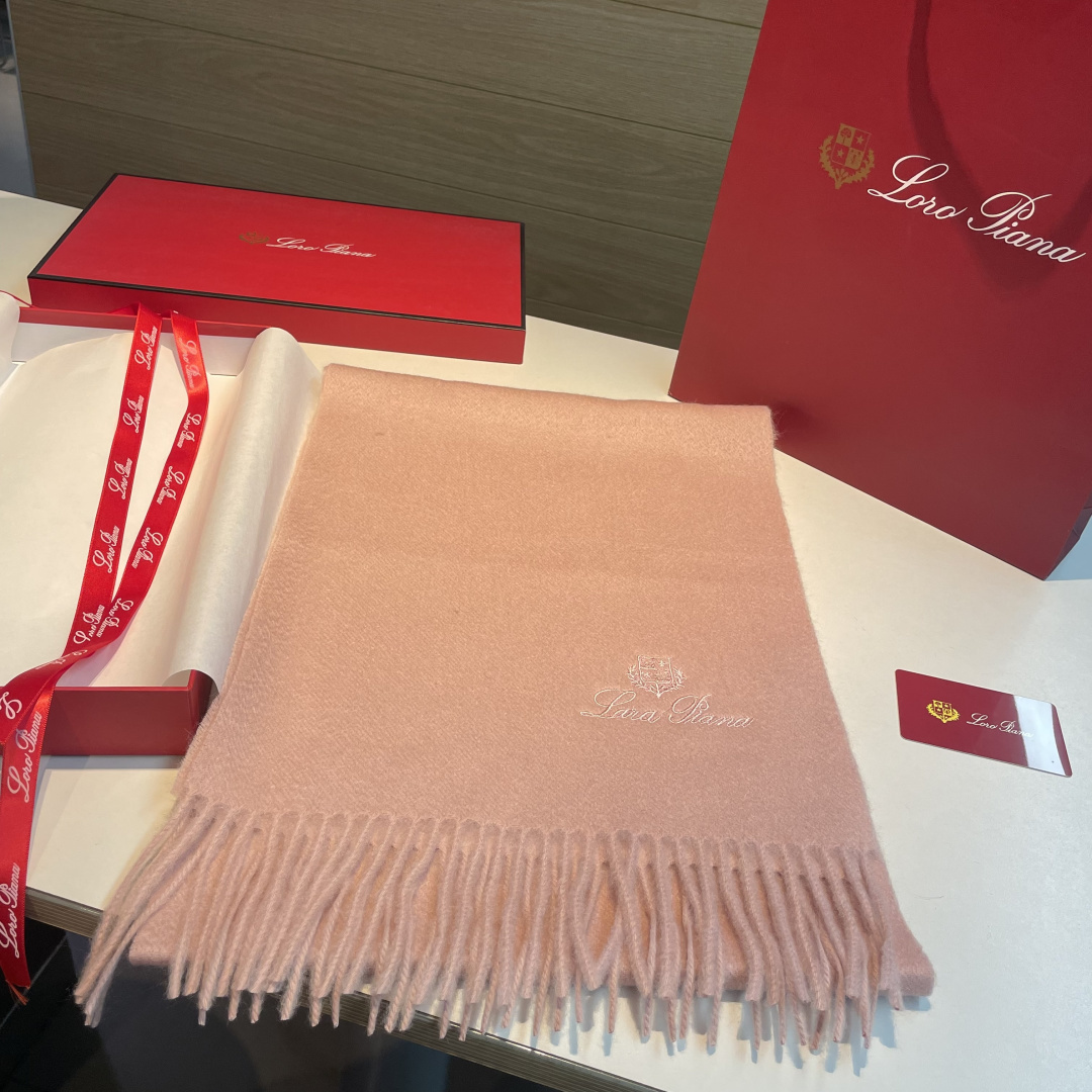 Loro Piana · 诺悠翩雅秋冬新品❗️【极品山羊绒小围巾】送人自留都太高大上了😍重磅上新，爆款爆