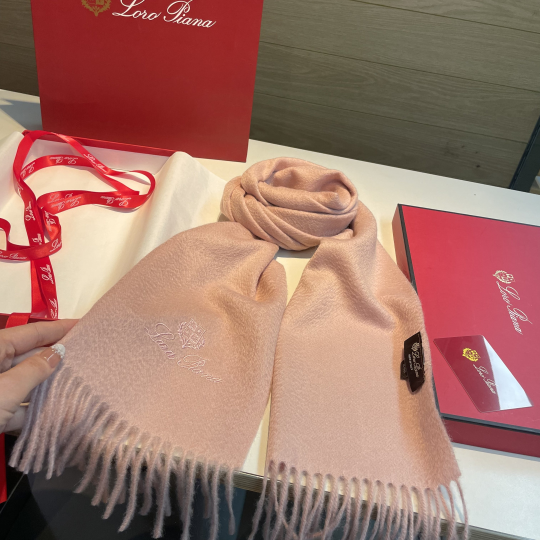 Loro Piana · 诺悠翩雅秋冬新品❗️【极品山羊绒小围巾】送人自留都太高大上了😍重磅上新，爆款爆