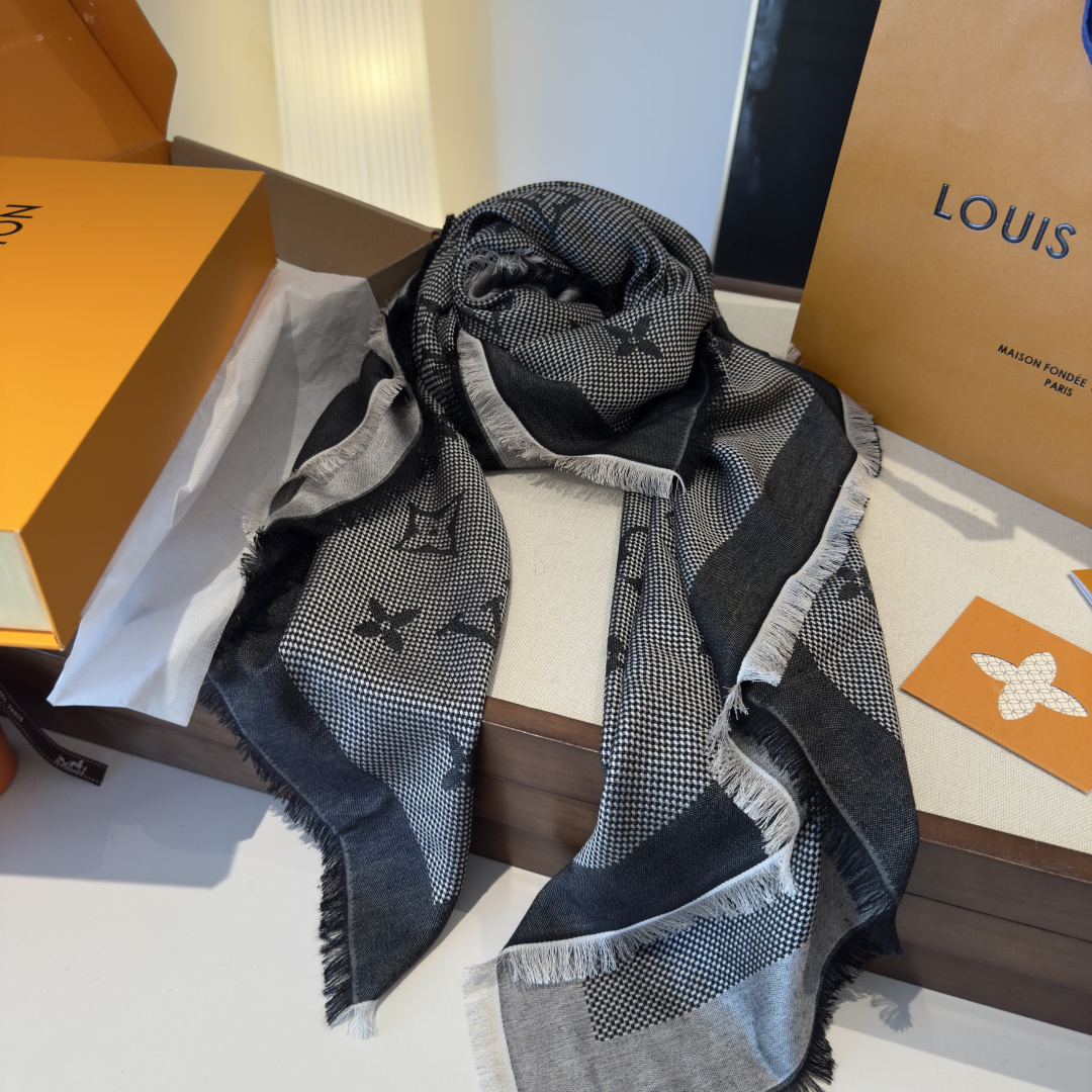 【Lv质感好牛，超赞小披肩~！】手感巨NB，蓬松柔软，奢华有质感！！尺寸规格：120cm*120cm，7