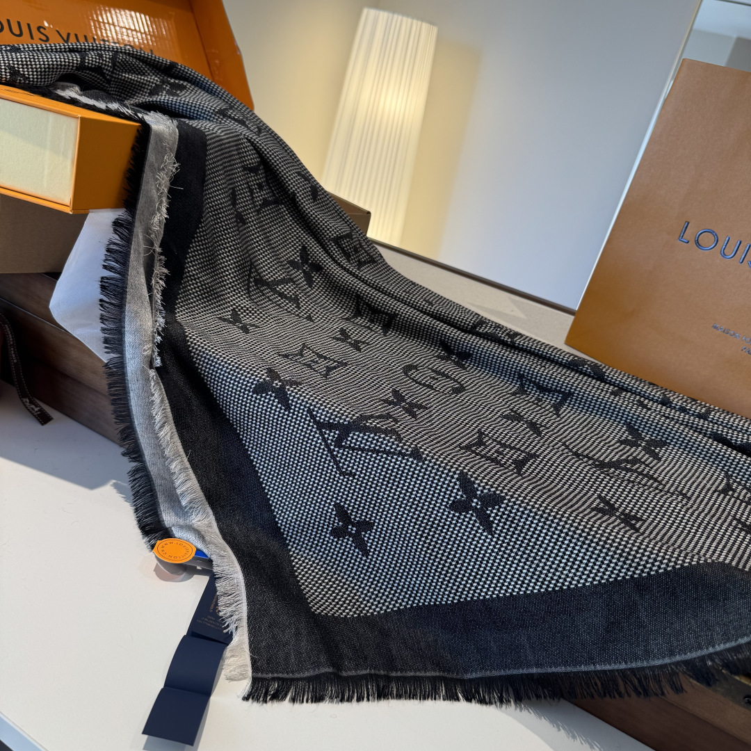 【Lv质感好牛，超赞小披肩~！】手感巨NB，蓬松柔软，奢华有质感！！尺寸规格：120cm*120cm，7