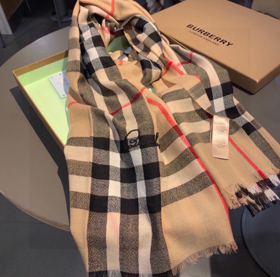 😘😘【英伦格纹】⚜️burberry殿堂级御用推荐❗️出口英国的订单！最新经典混纺系列。来的太是时候了❗
