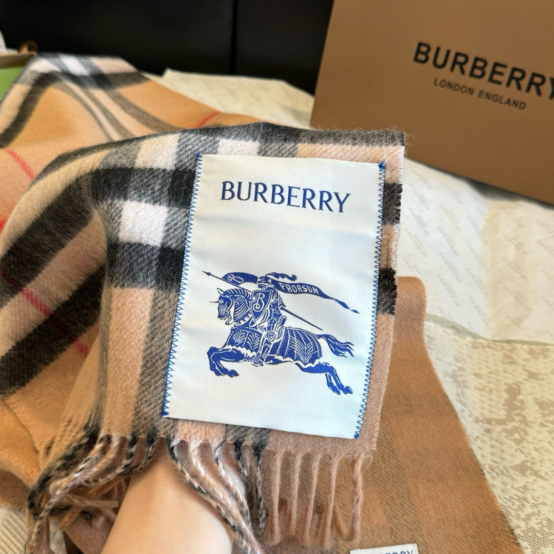 💨顶级高端货现货发行⚠️🎀💟巴宝莉专柜超爆万年款✨【经典长巾】羊绒围巾✨品质手感好到不行‼️100%顶级