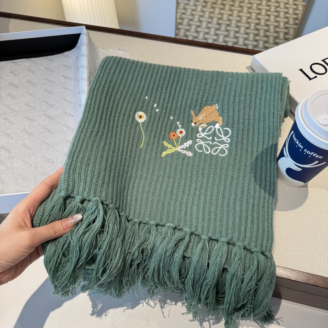 Loewe✖️Sunafujita联名款 小兔花卉刺绣流苏 原单！重磅推荐！新款针织围巾！低调的奢侈感。