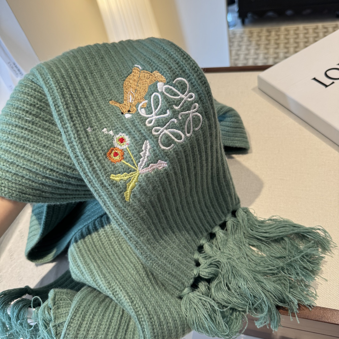 Loewe✖️Sunafujita联名款 小兔花卉刺绣流苏 原单！重磅推荐！新款针织围巾！低调的奢侈感。