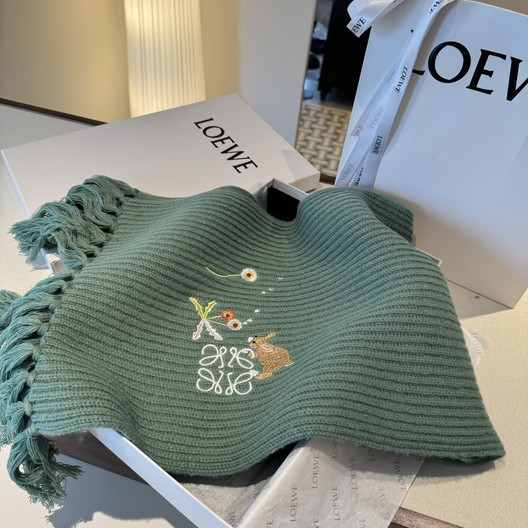 Loewe✖️Sunafujita联名款 小兔花卉刺绣流苏 原单！重磅推荐！新款针织围巾！低调的奢侈感。