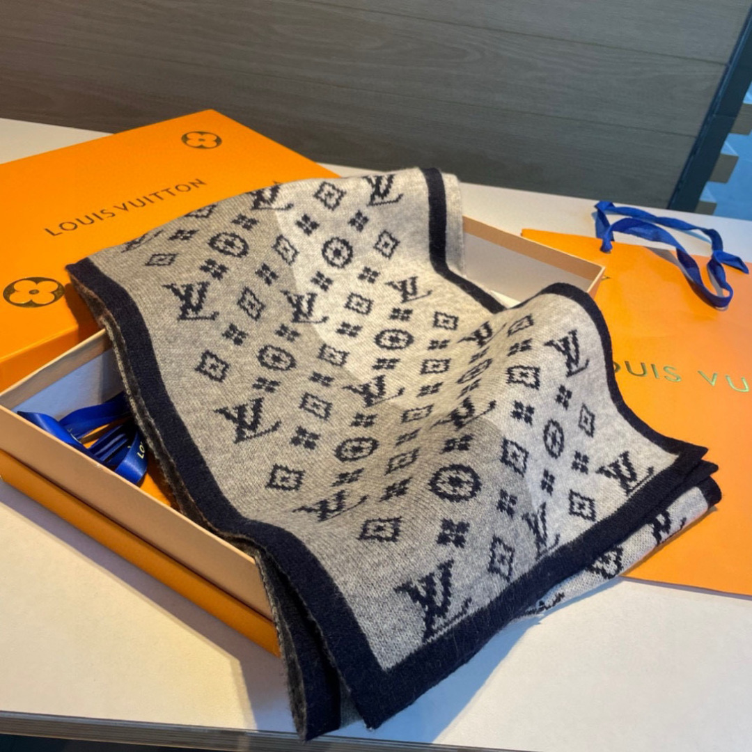 ✨【▪LV难得一见的针织单品，温柔配色，超级迷恋❗️气质低调恬静又不失优雅❗️】重点推荐❗️一秒心动啊！