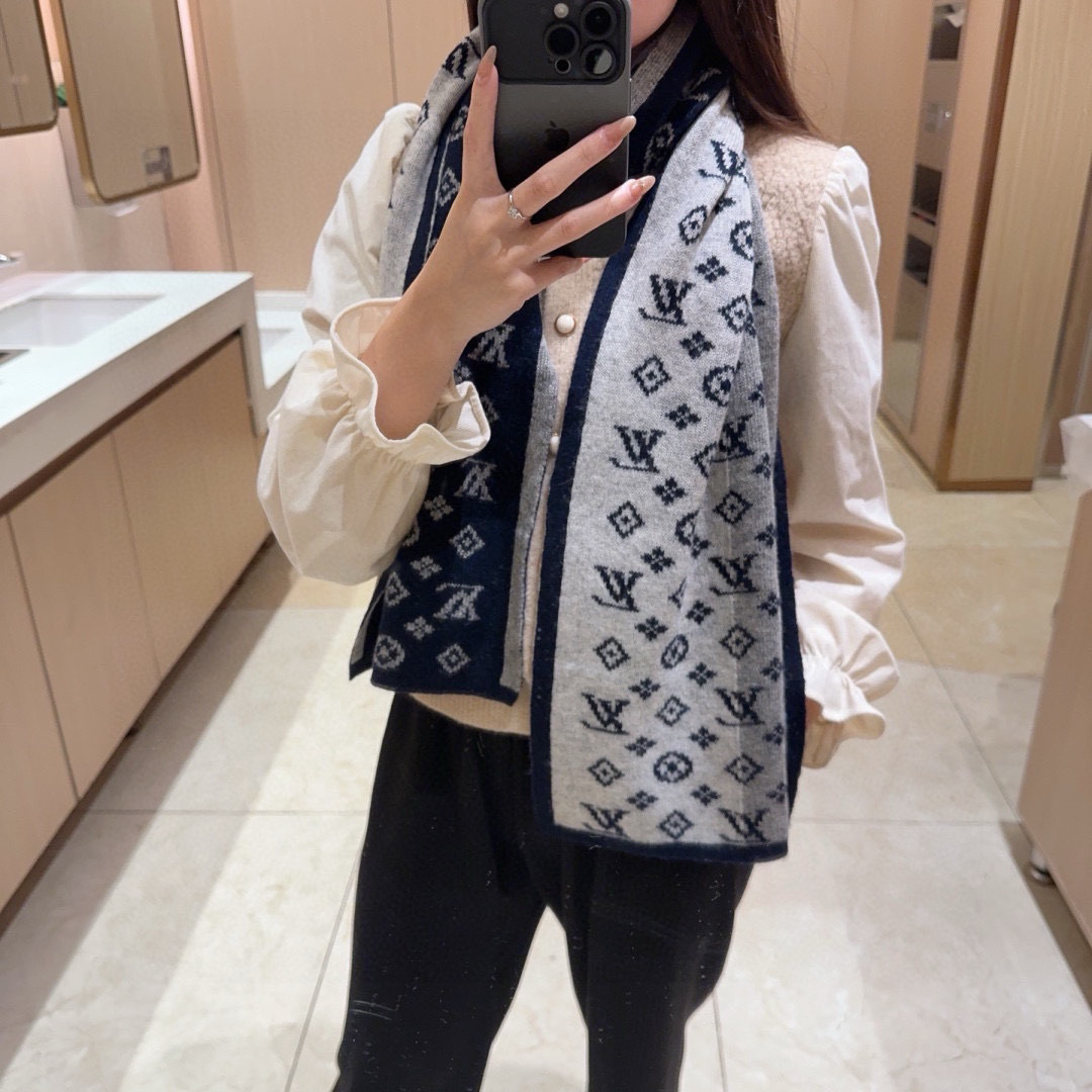✨【▪LV难得一见的针织单品，温柔配色，超级迷恋❗️气质低调恬静又不失优雅❗️】重点推荐❗️一秒心动啊！