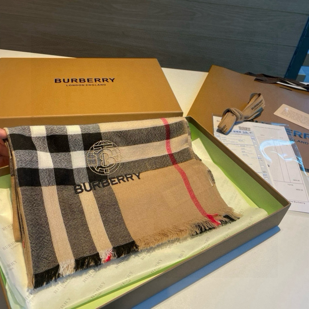 羊绒长巾⚜️bur殿堂级御用推荐❗️出口英国的订单！最新经典混纺系列。来的太是时候了❗️非常适合春秋及空