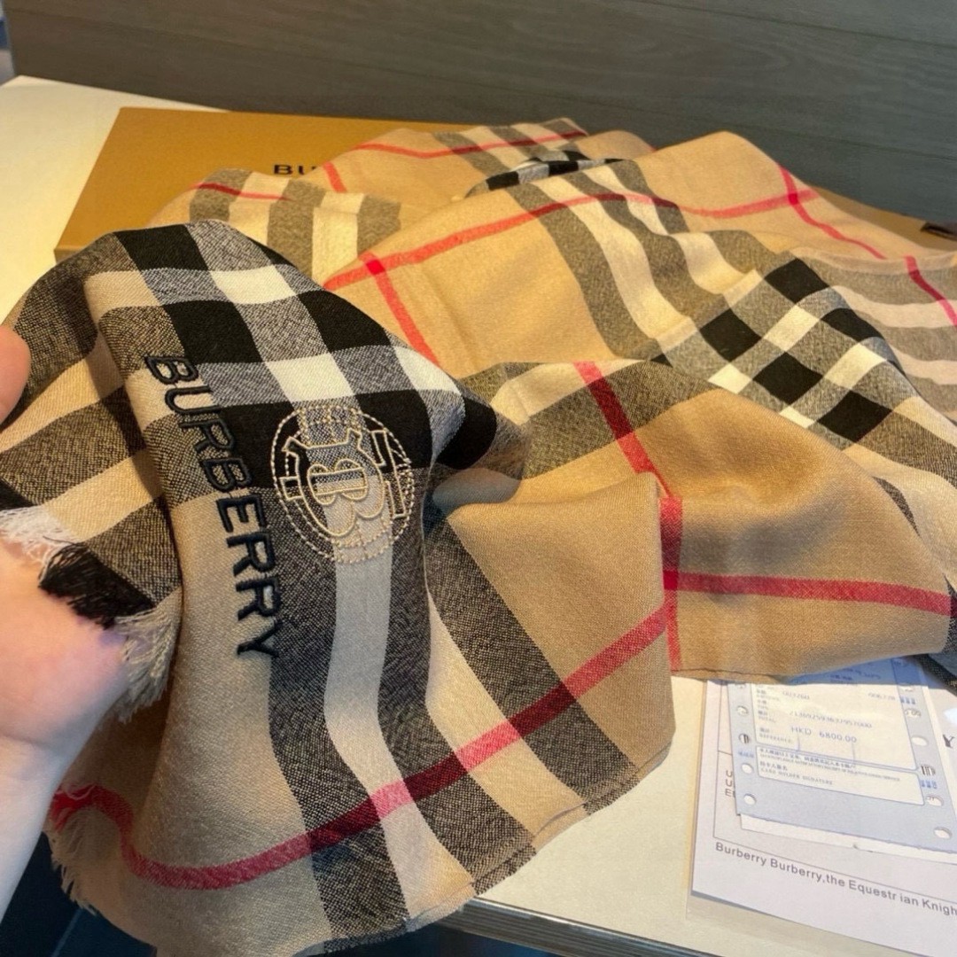羊绒长巾⚜️bur殿堂级御用推荐❗️出口英国的订单！最新经典混纺系列。来的太是时候了❗️非常适合春秋及空