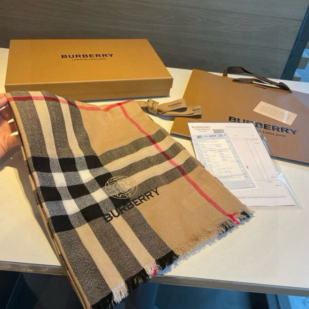 羊绒长巾⚜️bur殿堂级御用推荐❗️出口英国的订单！最新经典混纺系列。来的太是时候了❗️非常适合春秋及空