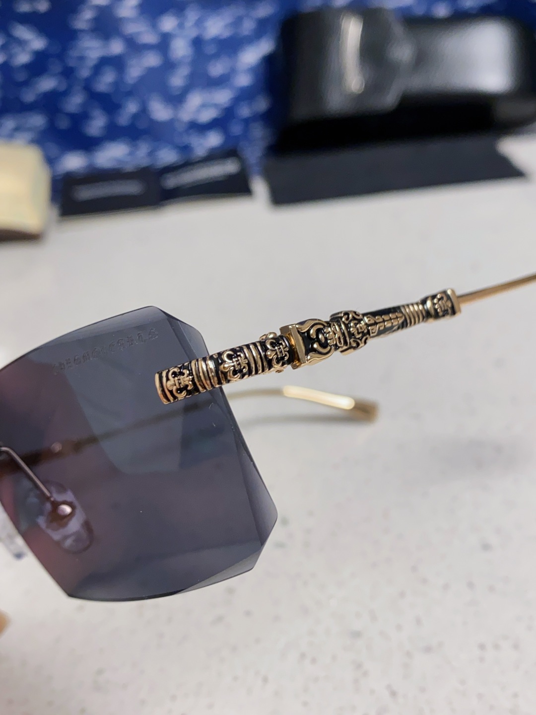  Chrome Hearts 克罗心 2025新款 欧美复古长方形无框切边墨镜女潮时尚气质街拍凹造型显瘦