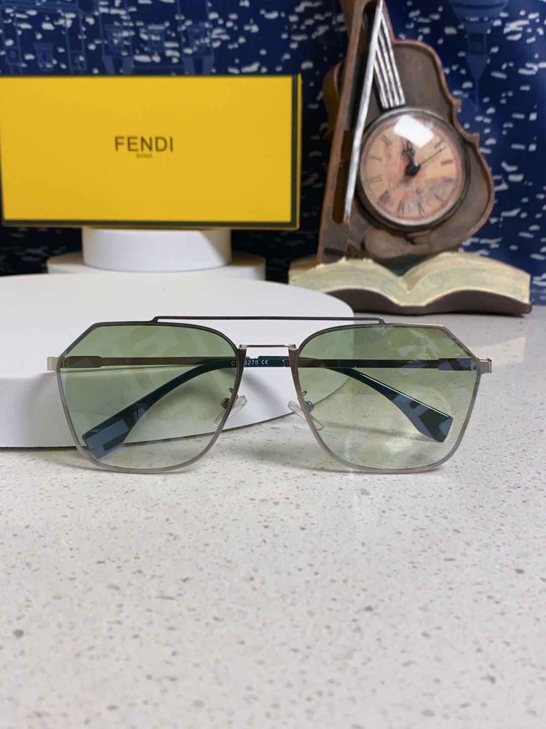  Fendi芬迪 2025新款字母墨镜 欧美时尚太阳镜轻型个性框架时尚墨镜 双F经典印花 男女通用