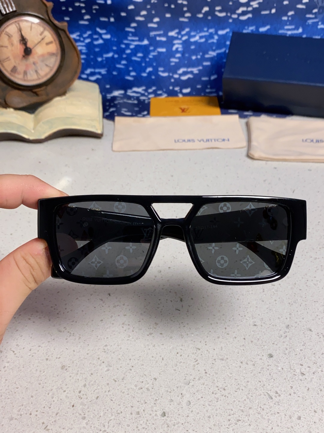 LouisVuitton路易威登 2025款欧美高端女士 方框显瘦休闲太阳眼欧洲站网红旅游防晒墨镜