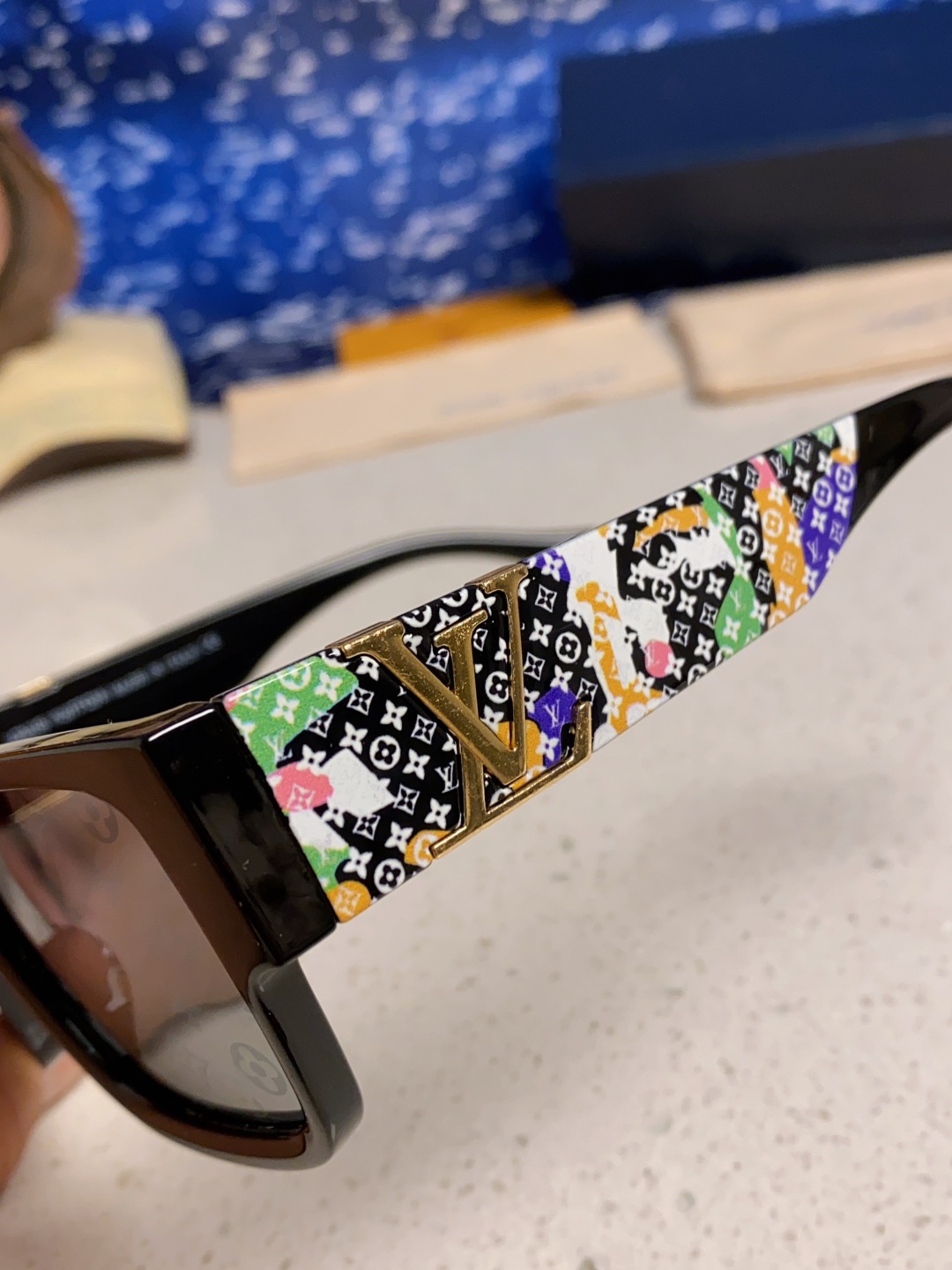 LouisVuitton路易威登 2025款欧美高端女士 方框显瘦休闲太阳眼欧洲站网红旅游防晒墨镜