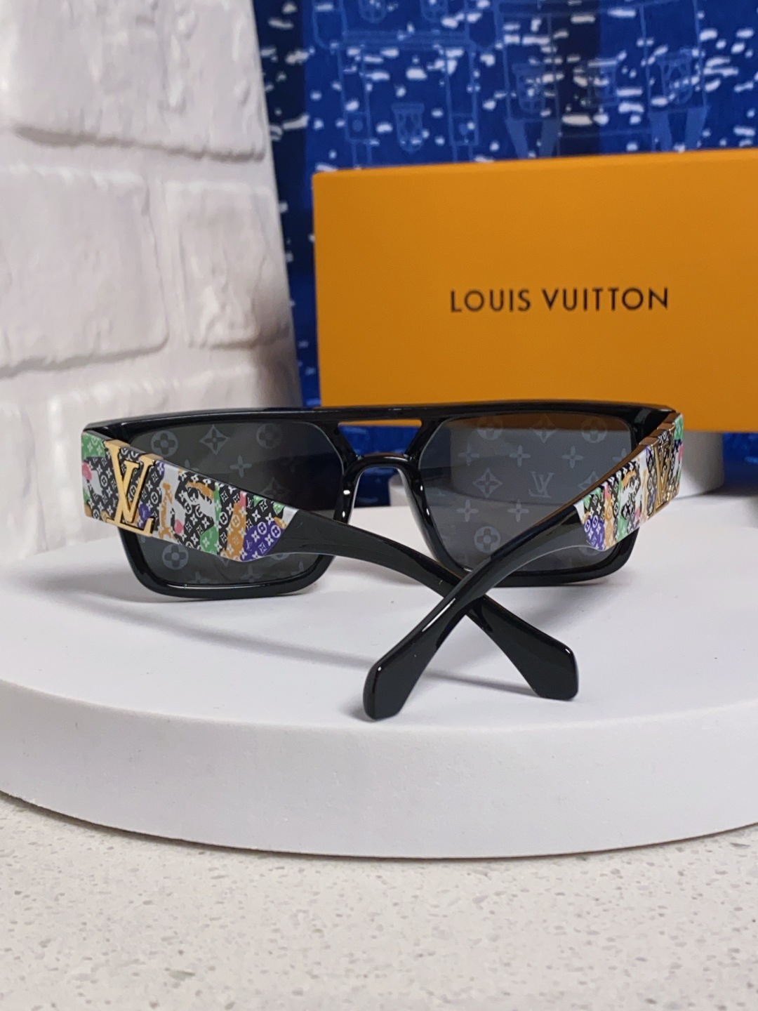 LouisVuitton路易威登 2025款欧美高端女士 方框显瘦休闲太阳眼欧洲站网红旅游防晒墨镜