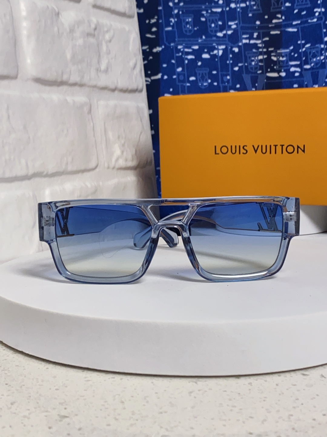 LouisVuitton路易威登 2025款欧美高端女士 方框显瘦休闲太阳眼欧洲站网红旅游防晒墨镜