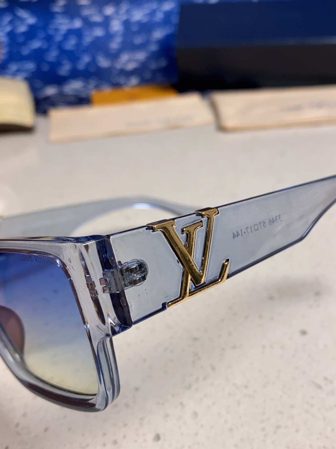 LouisVuitton路易威登 2025款欧美高端女士 方框显瘦休闲太阳眼欧洲站网红旅游防晒墨镜